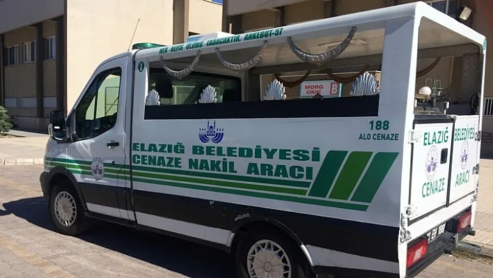 Karşıdan karşıya geçmek isteyen adam canından oldu