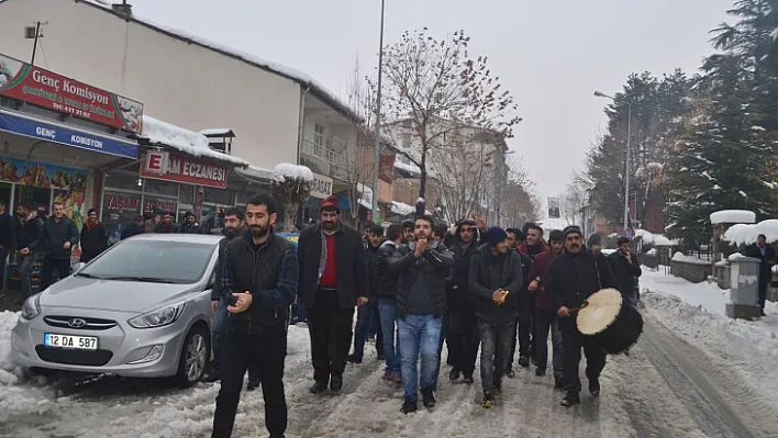 Bingöl'de davullu zurnalı elektrik tepkisi