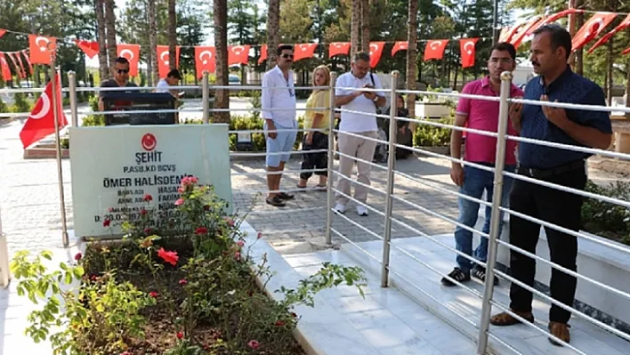 Ömer Halisdemir'in kabrine ziyaretçi akını