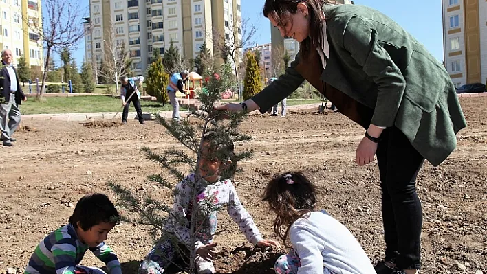 Elazığ Belediyesi'nden fidan dikme etkinliği