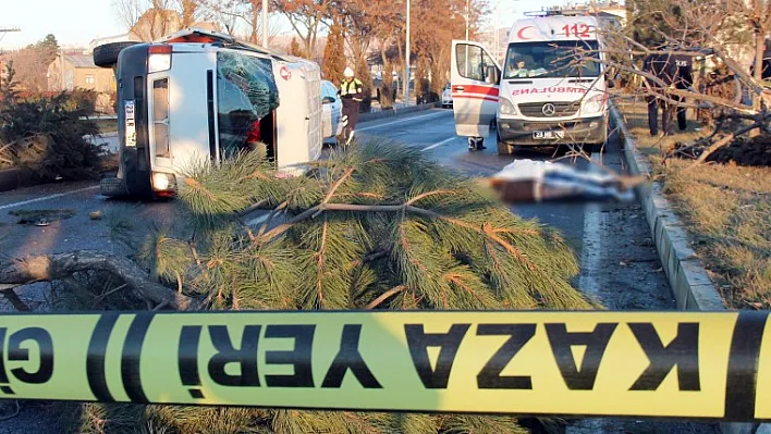 İşçi servisi kaza yaptı: 2 ölü, 3 yaralı