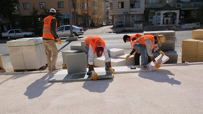 Yol ve kaldırım çalışmaları hız kesmiyor