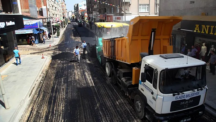 Vali Fahribey Caddesi asfalt çalışması