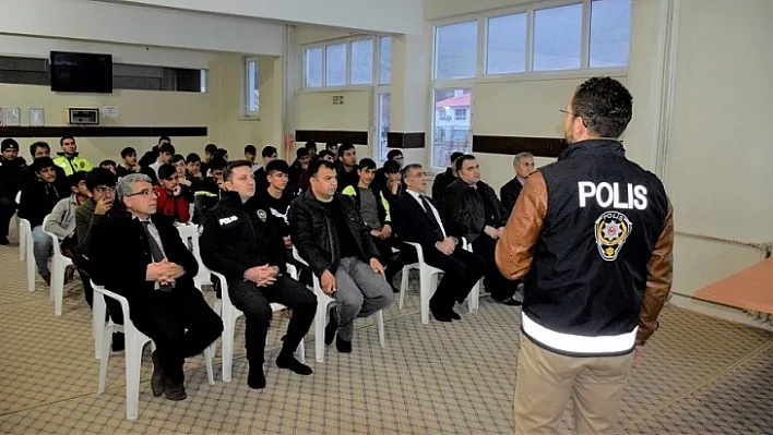 Palu'da 'Gençlik ve Güvenli Gelecek' semineri