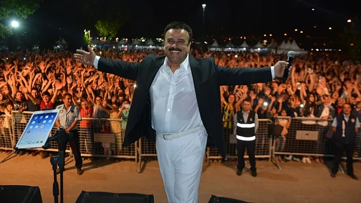 Bülent Serttaş, Tatvan'da konser verdi