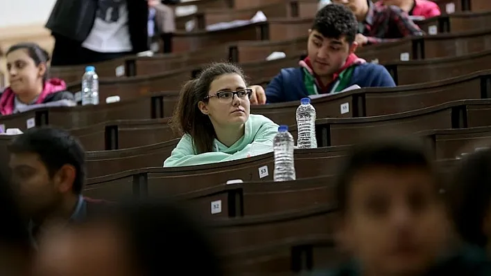 Uzmanlar öğrencileri aşırı kaygı yapmamaları konusunda uyarıyor