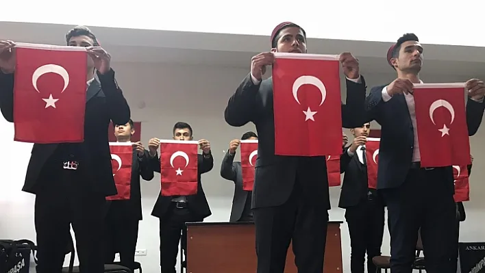 Kovancılar'da 'İstiklali Yazarken' tiyatrosu