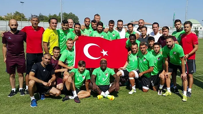 Elazığspor'da bayraklı tepki