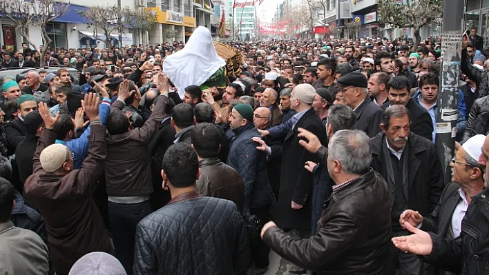 Cemil Efendi'yi son yolculuğuna binlerce kişi uğurladı