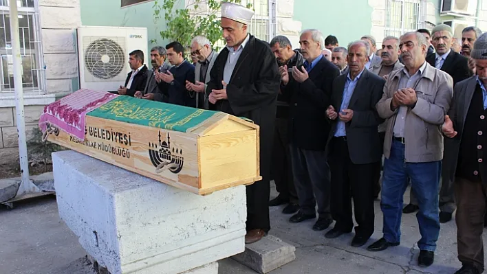 Elazığ'da kazada ölen 2 kişi son yolculuğuna uğurlandı