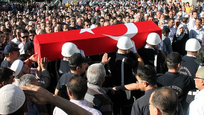 Şehit polis son yolculuğuna uğurlandı