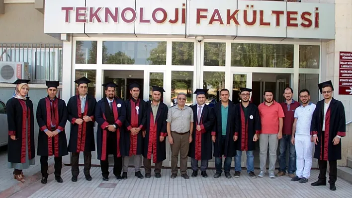 Iraklı öğrencilerin diploma sevinci