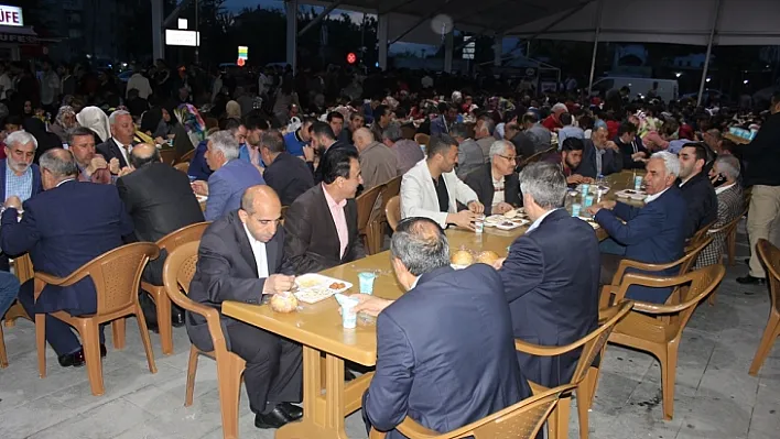 Her gün bin 500 kişiye iftar