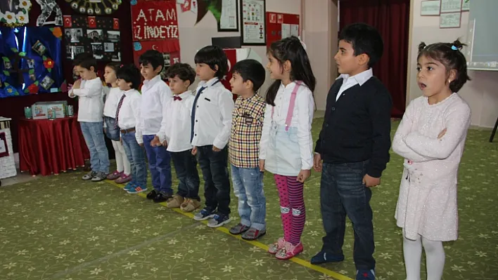 Elazığ'da çocuklar çocukları sevindirdi