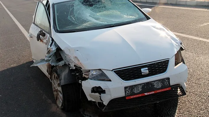 Otomobil ile motosiklet çarpıştı: 2 ağır yaralı