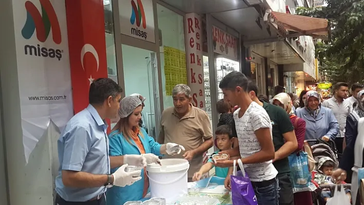 Misaş'tan vatandaşlara aşure ikramı