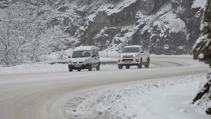 Tunceli'de karayolları araç trafiğine açıldı