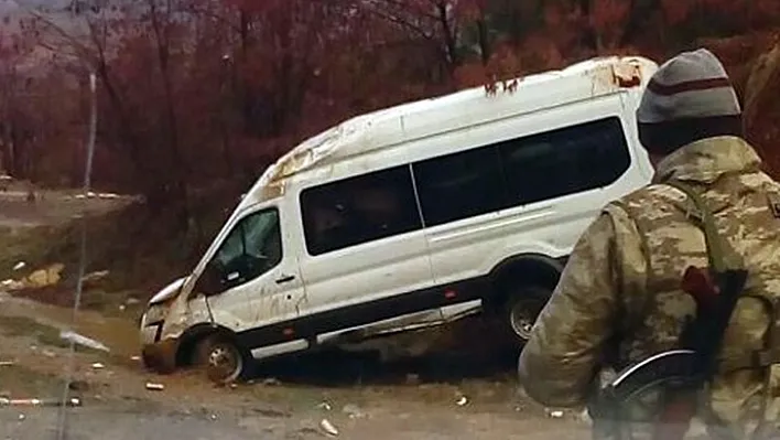 Korucuları taşıyan minibüs kaza yaptı: 8 yaralı