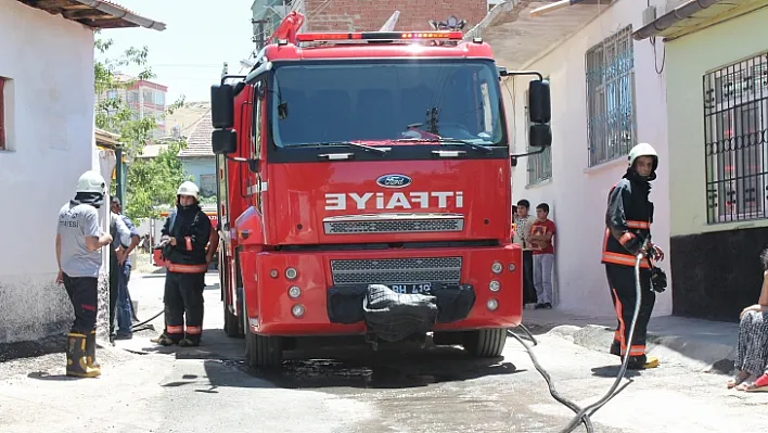 Elazığ'da yangında 2 kadın hastanelik oldu