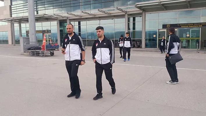 Elazığspor deplasmana 21 futbolcuyla gitti