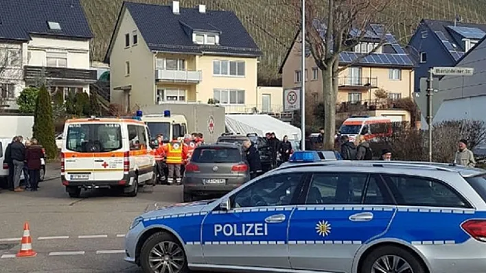 Almanya'da Türk aile evlerinde ölü bulundu