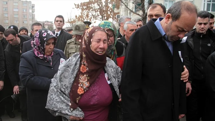 (Foto Galeri) Şehit cenazesinden yürek dağlayan kareler