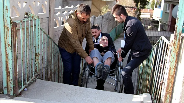 Elazığ'da 357 hasta ve engelli 'sandığa' taşındı