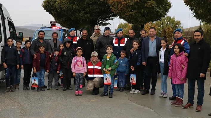 Jandarma ekipleri, öğrenci servislerini denetledi