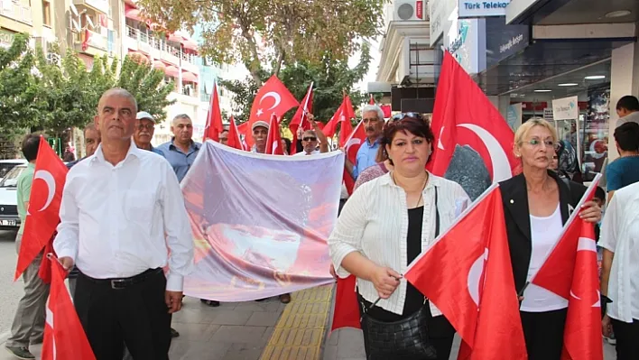 Elazığ'da zafer yürüyüşü düzenlendi