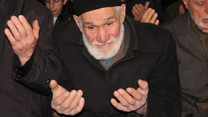 Sabah namazında Halep için dua edildi