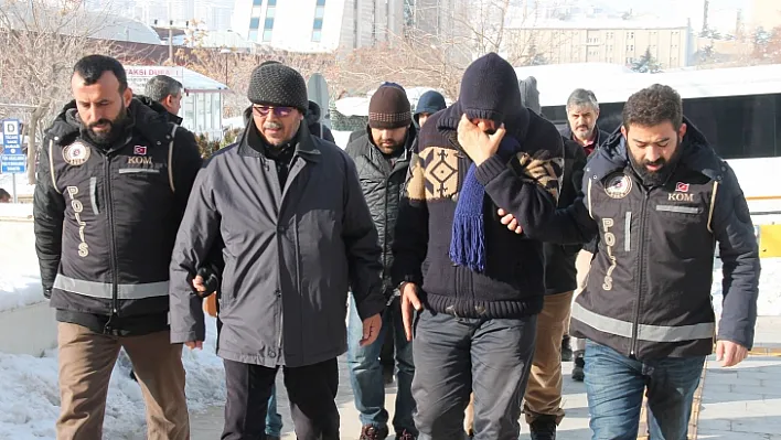 FETÖ'den 13 polise daha tutuklama