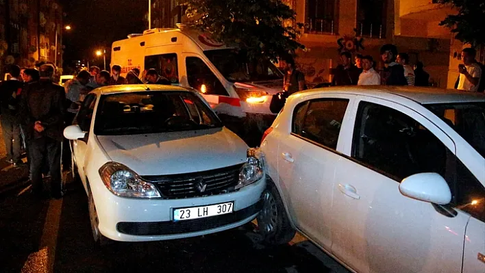 Elazığ'da ambulans ile otomobil çarpıştı: 2 yaralı