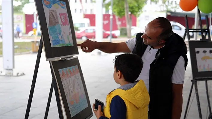 Elazığ'da 'Mutlu Bir Dünya' resim sergisi