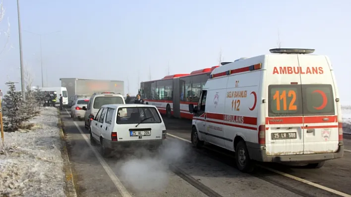 Erzurum'da 15 araç birbirine girdi