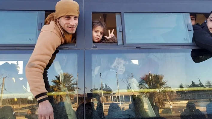 Doğu Halep'ten ilk konvoyla 951 kişi ayrıldı