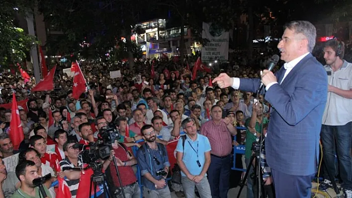 Elazığ'da darbe girişimine tepkiler sürüyor