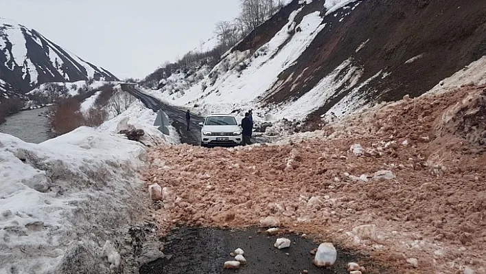 Karlıova-Yedisu yolu çığ nedeniyle kapandı