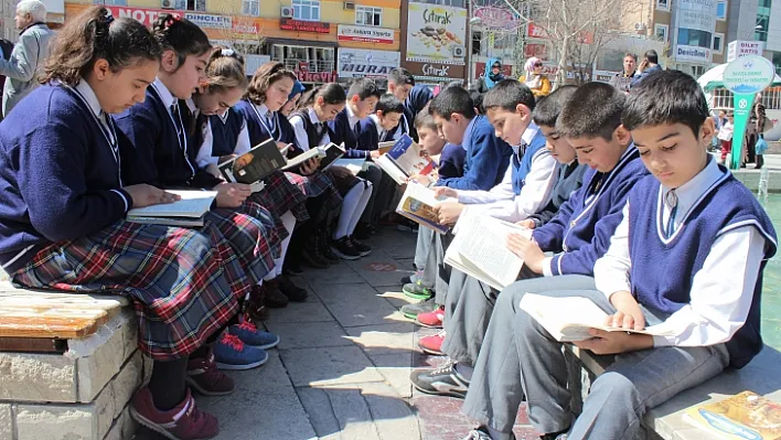 Elazığ'da 'Sessiz Kitap Okuma' etkinliği