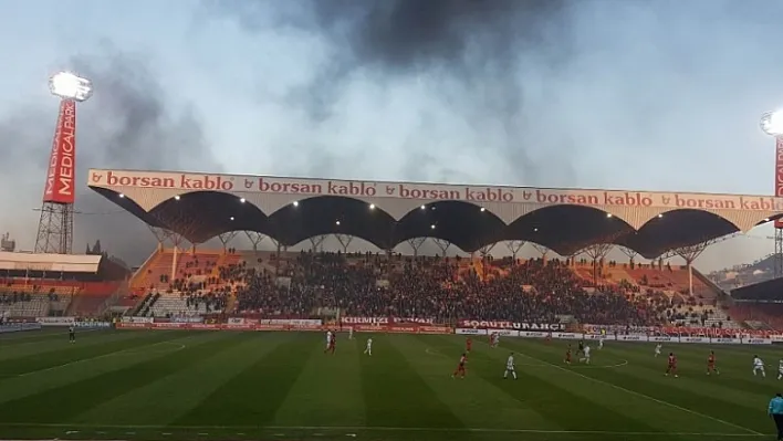 Samsunspor - Elazığspor maçını olumsuz etkileyen şok olay!