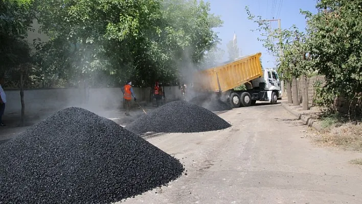 Cadde ve sokaklarda bakım-onarım sürüyor