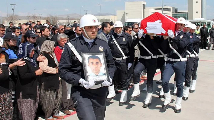 Şehit polis memleketine uğurlandı