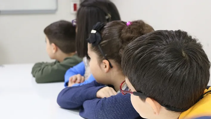 Yarıyıl tatilinde öğrencilere İngilizce öğrenme fırsatı
