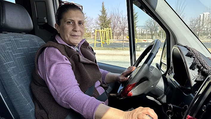 Gülbanu Ötegen 18 yıldır direksiyon sallıyor