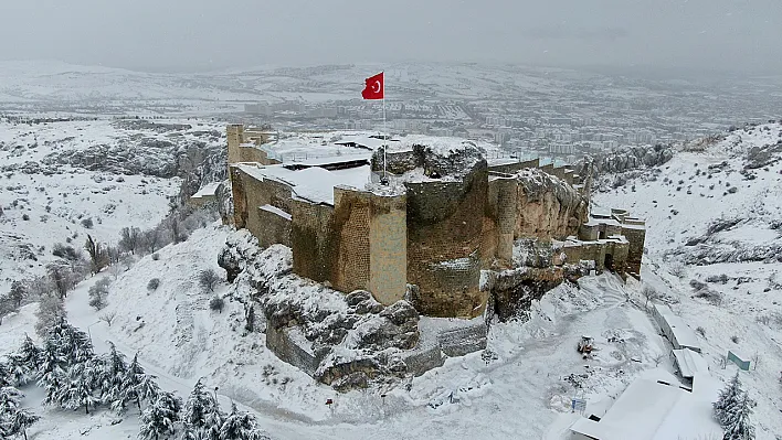 Harput beyaz gelinliğini giydi