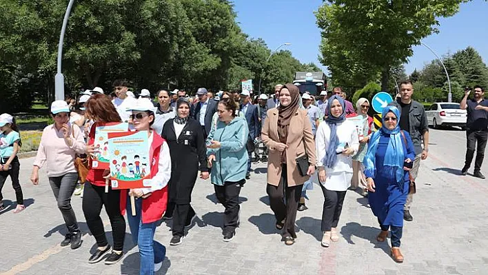 'Haydi Elazığ, Koruyucu Aile Olalım' yürüyüşü