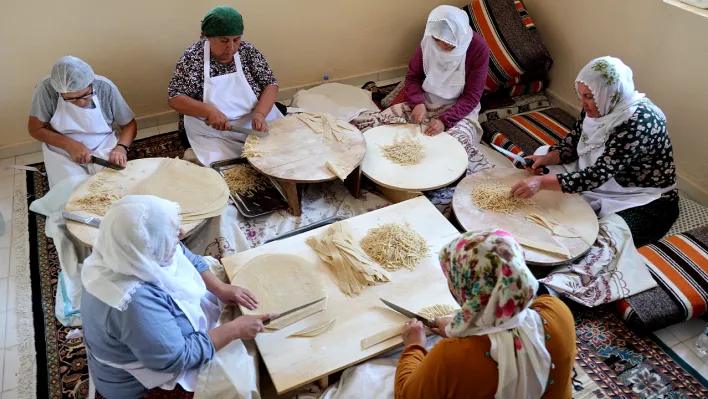 Hem sosyalleşiyor hem de ekonomilerine katkı sağlıyorlar