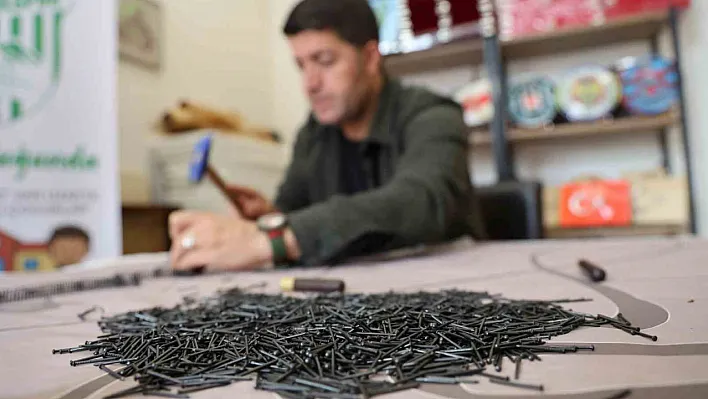 Hobisini sanata dönüştürdü