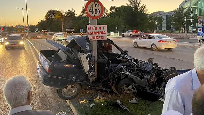 Hurdaya dönen araçtan sağ çıktı