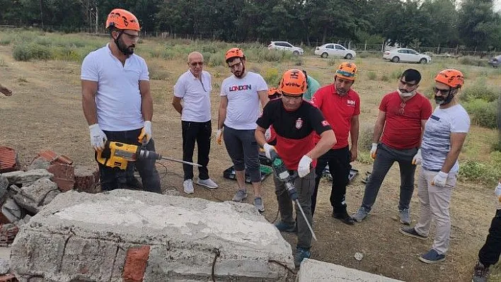 İHH'dan Elazığ'a Lojistik Merkezi ve Afet Eğitimi