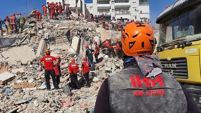 İHH ekipleri İzmir'de canları pahasına mücadele etti